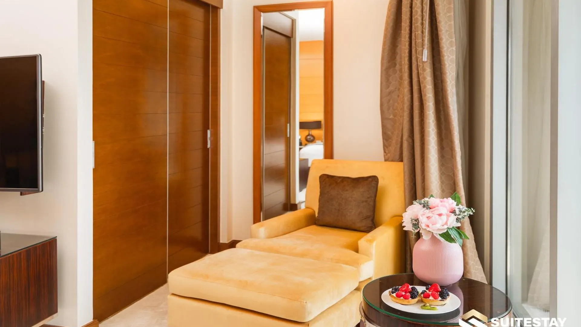 Ostay-Fashion Avenue Dubai Mall